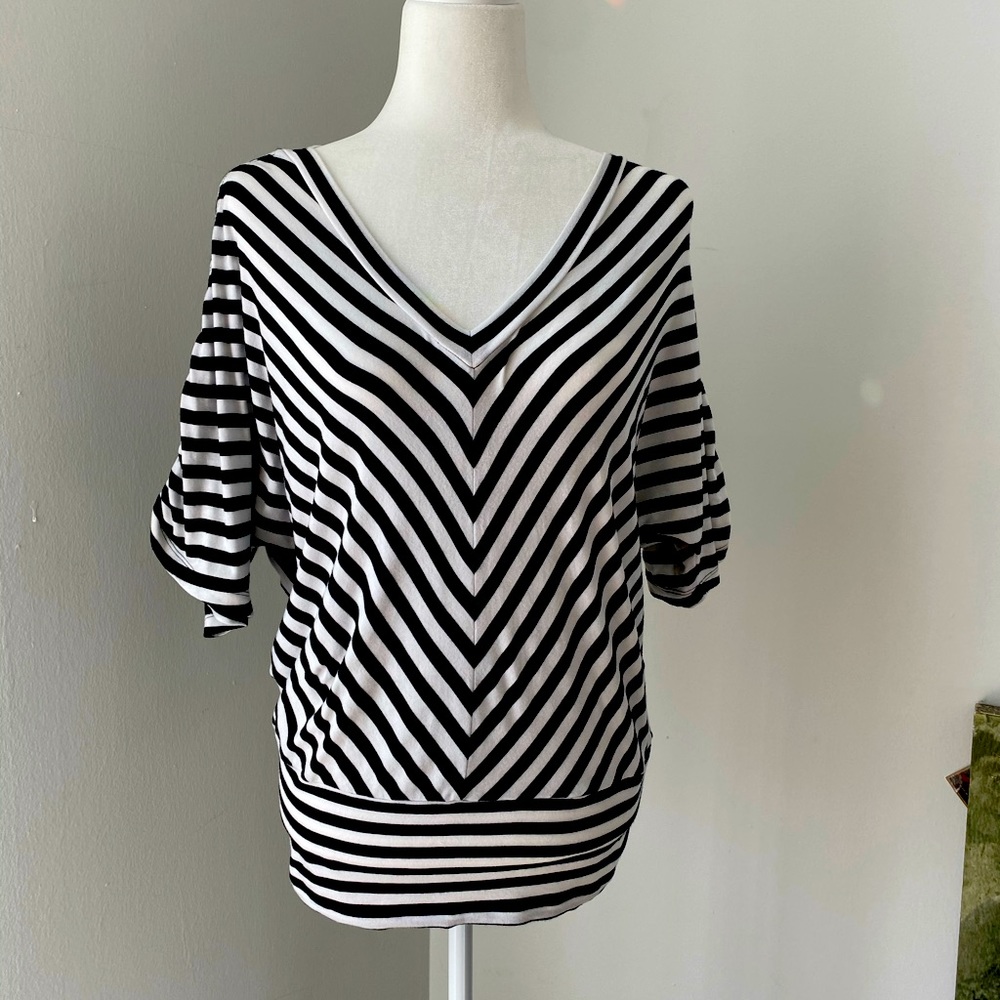Cable & Gauge Black & white stripped top ~ MP